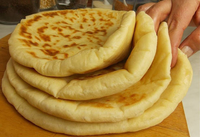 Kahvaltıların sultanı yağlı bazlama tarifi lezzetine doyum olmuyor! - Resim: 0