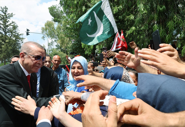 Cumhurbaşkanı Erdoğan ilk resmi ziyareti için KKTC'de! Sevgi gösterileri ile karşılandı - Resim: 5