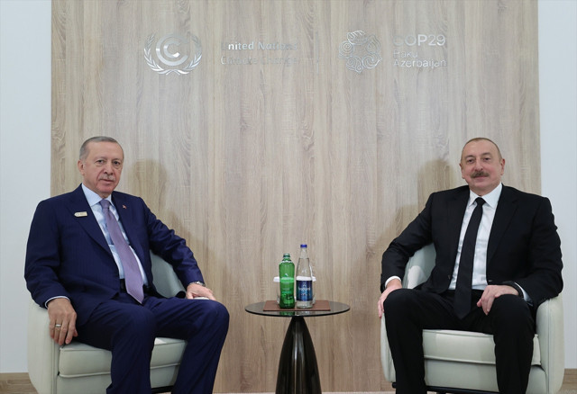 Cumhurbaşkanı Erdoğan, Azerbaycan Cumhurbaşkanı Aliyev ile görüştü - Resim: 0