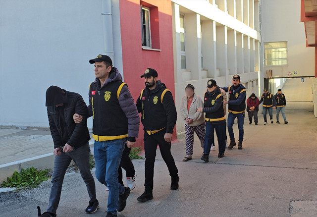 Adana merkezli fuhuş operasyonu: 14 zanlı tutuklandı - Resim: 1