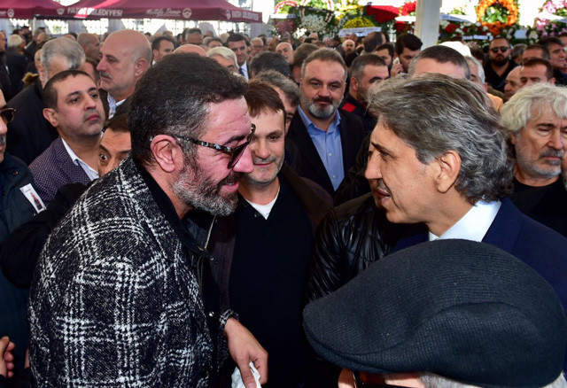 Hakan Altun'un acı günü ünlü sanatçı cenazede fenalaştı! - Resim: 3