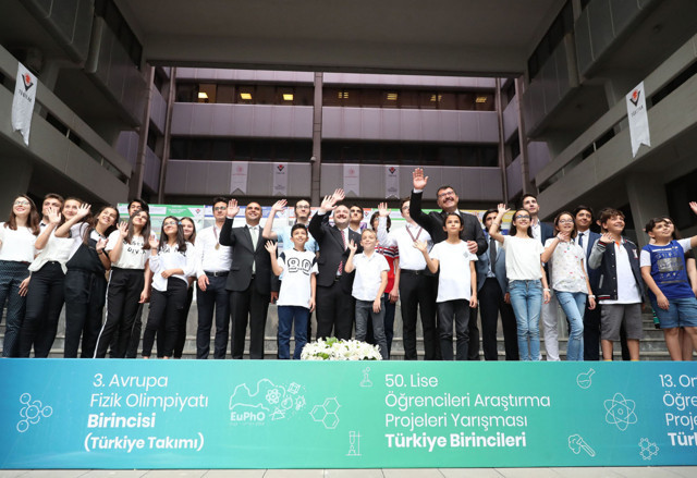 Bakan Varank: Çocuklarımızı yıkıcı teknolojilerde yetiştirmek istiyoruz - Resim: 1