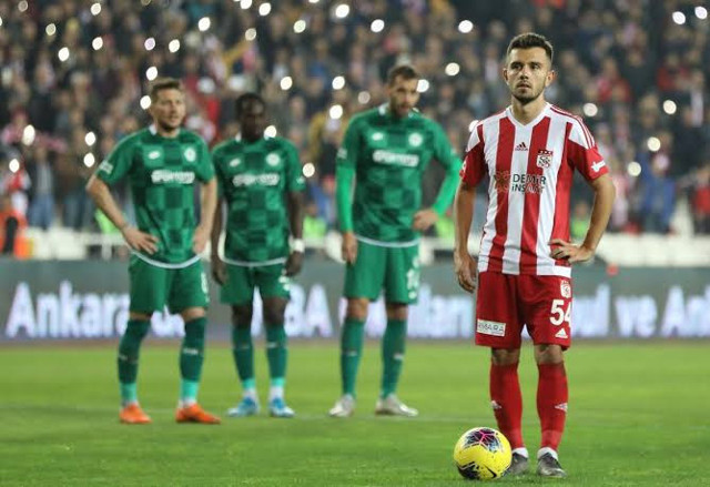 Galatasaray Mert Hakan'ı İtalyanlara kaptırmadı - Resim: 0