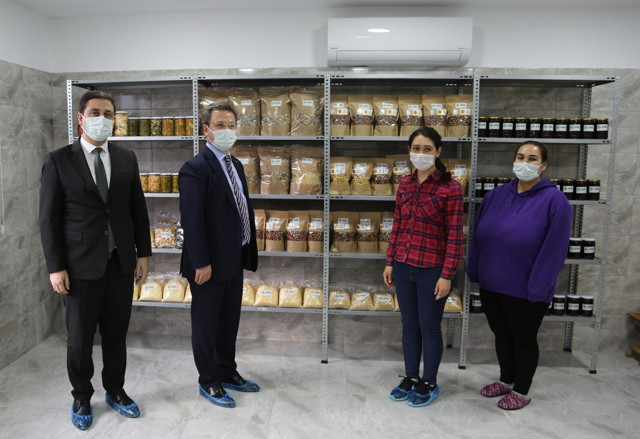 Giresun'da evinin çatısında ticarete atıldı! Genç kadın girişimci o sözü şiar edindi - Resim: 1