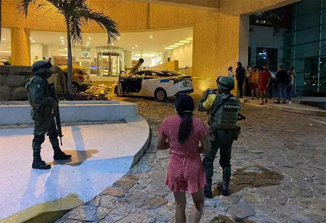 Meksika'da 7.4 büyüklüğünde deprem meydana geldi! Hastaneyi su bastı 17 ölü - Resim: 2