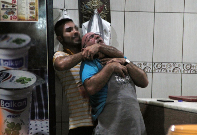 Garson tarafından 2 bıçakla 5 saat rehin alınmıştı 'ben takla atmasaydım bitmişti' dedi - Resim: 0