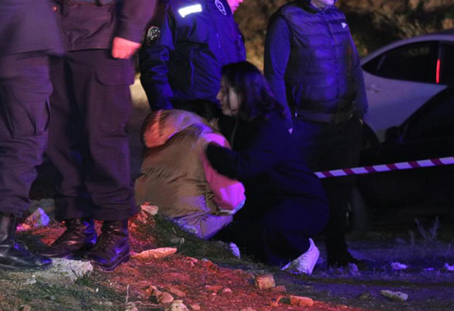 Anne ve oğlunu taşıyan araç uçuruma yuvarlandı: 1 ölü, 1 yaralı - Resim: 1