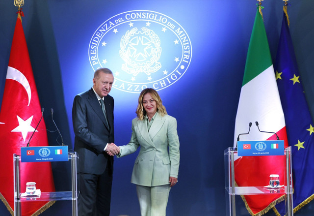 Cumhurbaşkanı Erdoğan ve Meloni birlikte kamera karşısına geçti! Erdoğan yeni ticaret hacmi hedefini açıkladı - Resim: 4