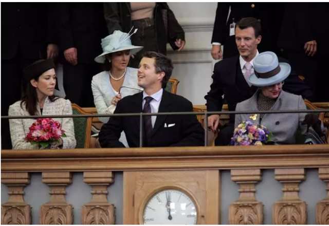 Kraliyet ailesindeki yasak aşk iddiası ortalığı karıştırdı! O senin yengen! - Resim: 2