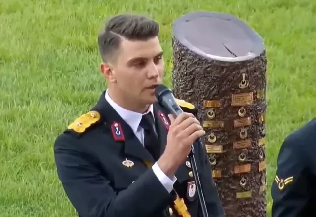 Genç teğmen sesiyle sosyal medyayı salladı! Megastar Tarkan kayıtsız kalamadı: 'Çok güzel söylemişsin...' - Resim: 0