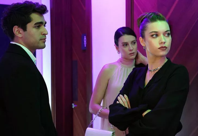 Yalı Çapkını dizisinde senaryo krizi patlak verdi! Ünlü oyuncu kovuldu: "Reytingler çakılır" - Resim: 2