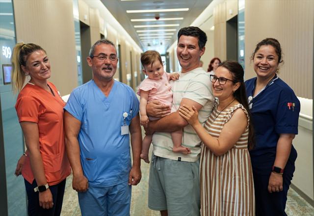 İzmir'de 14 aylık bebek anne ve babasının sesini ilk kez duydu - Resim: 1