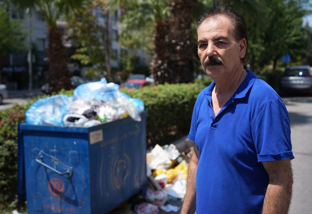 İzmir'de sinekler, böcekler, fareler cirit atıyor! Toplanmayan çöpler vatandaşı isyan ettirdi - Resim: 1