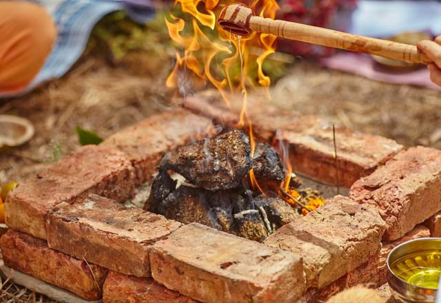 Böyle gelenek görülmedi! Damadı karşılarına alıp... - Resim: 1