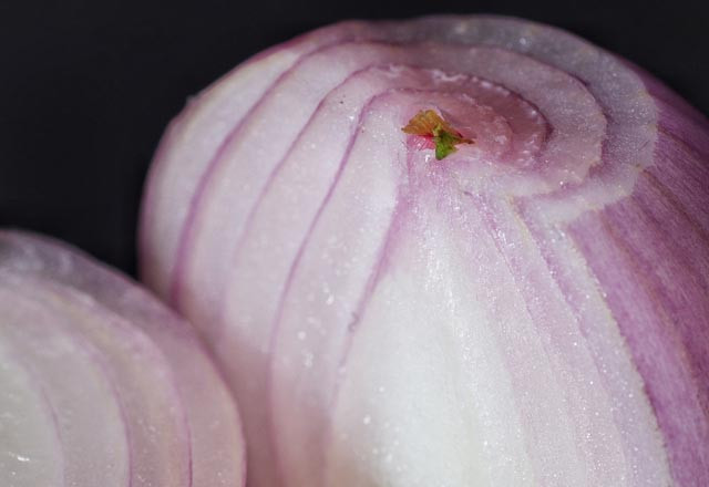 Boyna soğan bağlamanın faydaları - Resim: 1