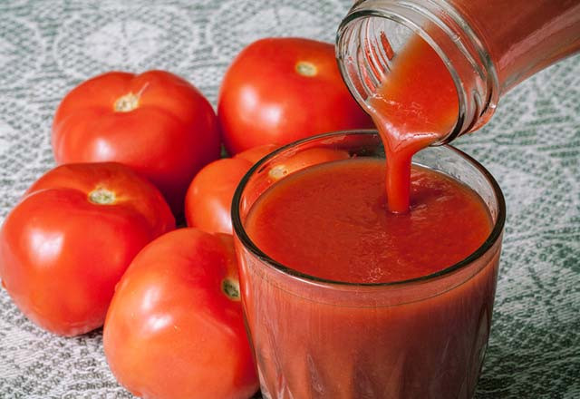 Domatesi alın sürebildiğiniz kadar bacaklarınıza sürün bakın neler olacak - Resim: 2