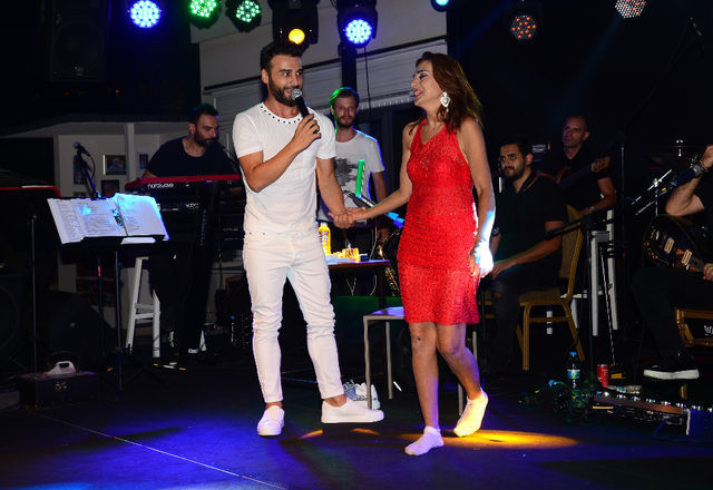 Yıldız Tilbe çoraplarıyla sahneye çıktı! - Resim: 3