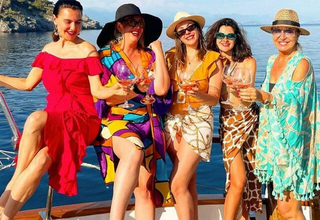 Yasak Elma'nın kadınlarından teknede olay pozlar iki isim küs demişlerdi - Resim: 3