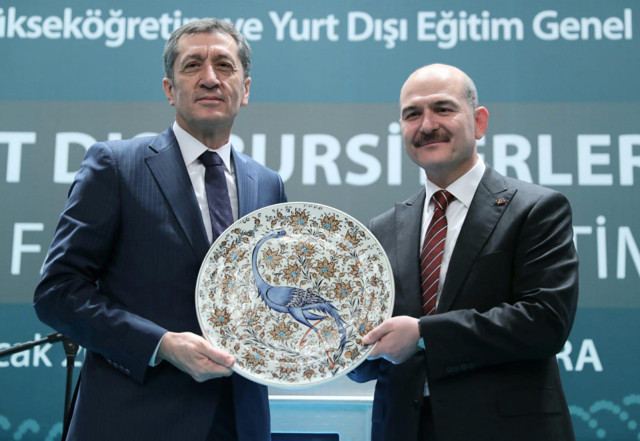 Soylu Avrupa'ya saydırdı: Parayla değiştirmeyiz, zenginlikle şımarmayız - Resim: 1