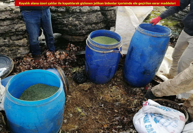 Diyarbakır'da dev narkotik operasyonu! 2 ton 80 kilogram esrar ele geçirildi - Resim: 2