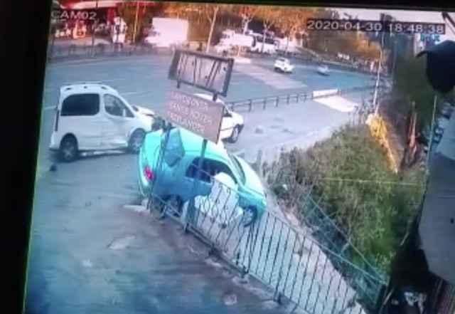 İstanbul'da bu bölge mıknatıs gibi kaza çekiyor esnafın 'İnsanların hayatıyla oynanmasın' isyanı - Resim: 0