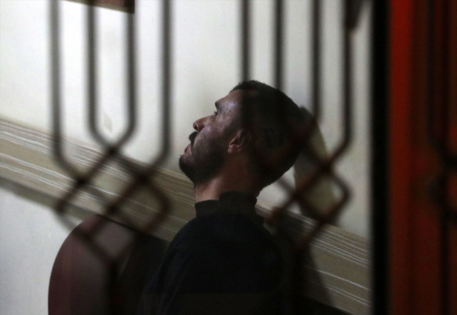 Kayseri'de kocası tarafından bıçaklanan kadın balkondan atlayarak kurtuldu - Resim: 0