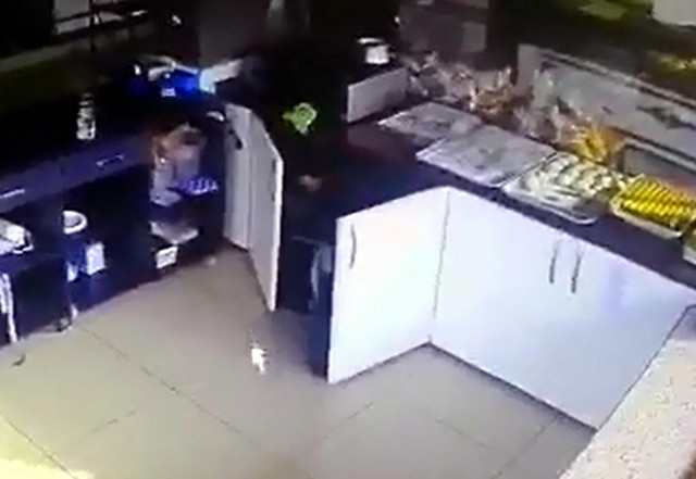 Mersin'de ilginç olay: Kavgadan korkan 2 işçi dolaba saklandı - Resim: 2