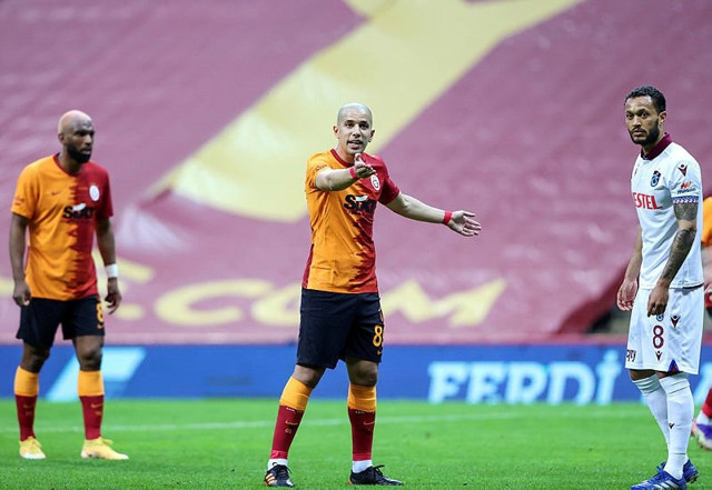 Sofiane Feghouli'den Fatih Terim'e isyan: Sinirini duvardan çıkardı - Resim: 0