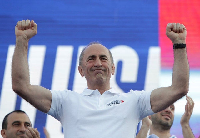 Ermenistan'da halk Karabağ hezimetinden sonra ilk kez sandık başında - Resim: 1