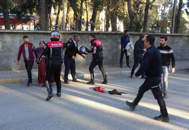Adıyaman'da iki aile birbirine girdi! Palalı, satırlı kavgada çok sayıda gözaltı var - Resim: 0
