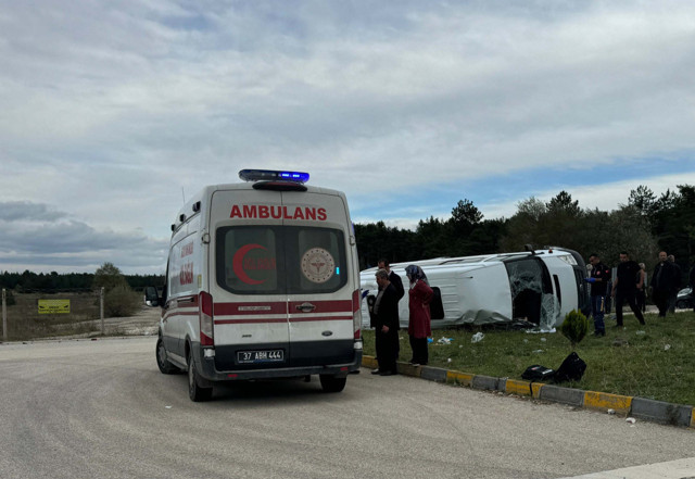 Kastamonu'da okul servisi ile tır çarpıştı! Yaralılar var - Resim: 0