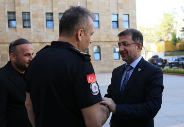 Akrabalarını üniversiteye doldurdu, savunması şaşırttı! Şırnak Üniversitesi Rektörü Alkış tepki çekti - Resim: 0