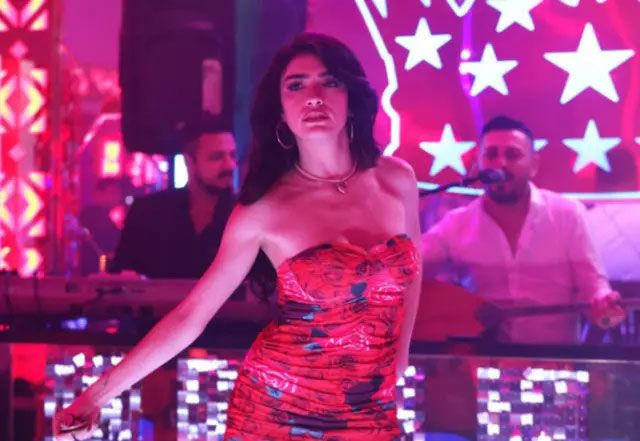 Hazar Ergüçlü'nün pavyon dansı olay oldu! Ankara pavyonlarının gülü Ezo eğitmiş! Bir gecede 50 bin kazanıyor - Resim: 1