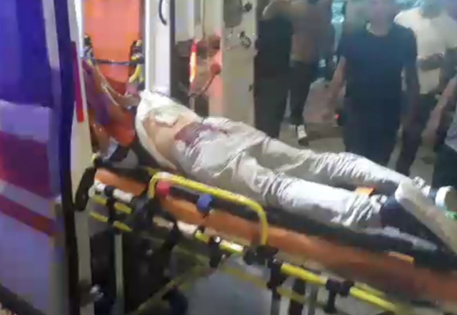 Koca, eşini ve kaynanasını bıçakladı, kaynanası da onu bıçakladı - Resim: 0