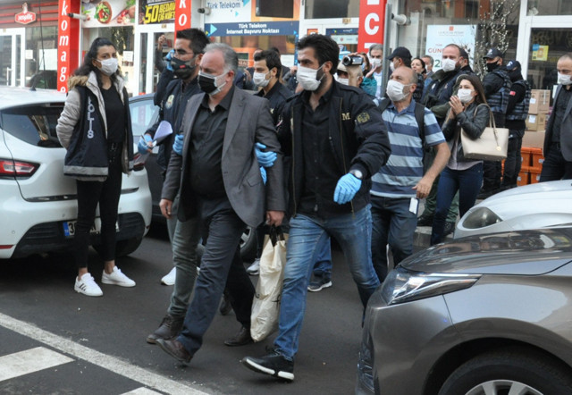 Kars Belediye Başkanı Ayhan Bilgen görevden uzaklaştırıldı vali kayyım atandı - Resim: 1