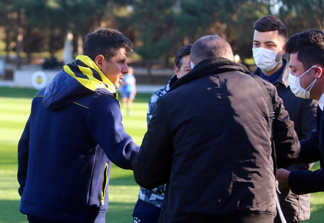 Emre Belözoğlu, maç sonu Aykut Kocaman'la ne konuştu? Çok konuşulan kareye ilk yorum - Resim: 1
