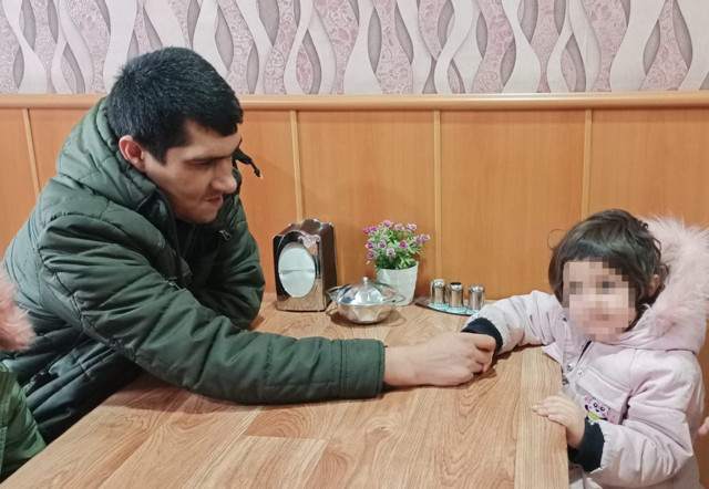 Yanlış kişiye gönderilen cinsel içerikli mesaj hayatlarını mahvetti! Dövülerek evden atıldılar - Resim: 1