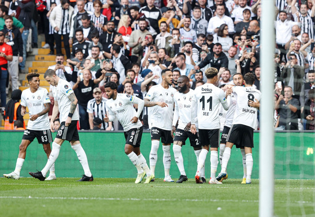 Şenol Güneş kazanarak başladı! Beşiktaş, Ümraniyespor'a  gol olup yağdı! - Resim: 0