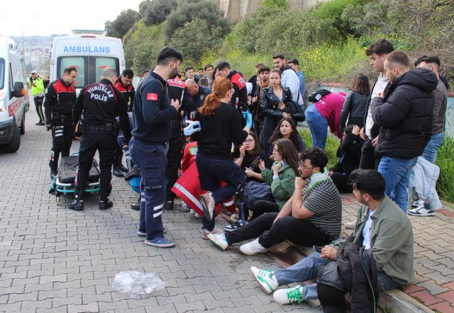 Aydın'da yolcu minibüsü devrildi: 28 yaralı - Resim: 1