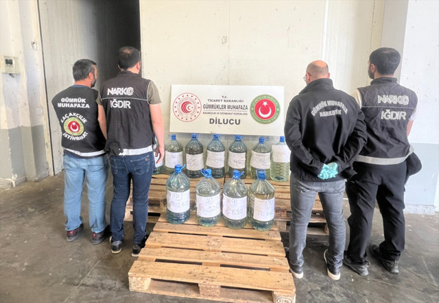 Türkiye'ye girmeye çalışan tırlarda yüklü miktarda uyuşturucu ele geçirildi - Resim: 0