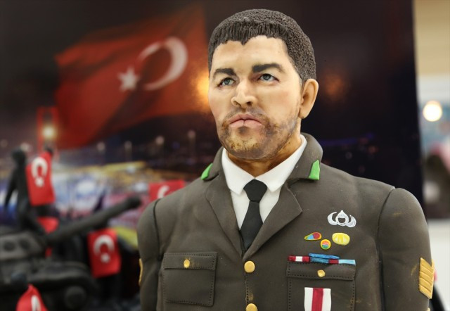 Şehit Ömer Halisdemir'in pastasını yaptılar! - Resim: 4