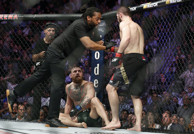 Khabib olaylı maçta McGregor'u mağlup etti! - Resim: 2