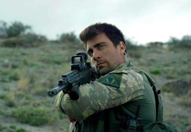 Fazilet Hanım ve Kızları'nın yıldızı Çağlar Ertuğrul kenti terketti yeni işine bakın - Resim: 4