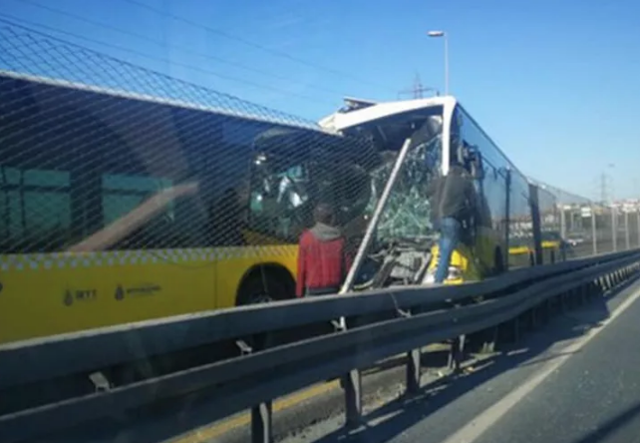 Avcılar'da iki metrobüs kafa kafaya çarpıştı - Resim: 1