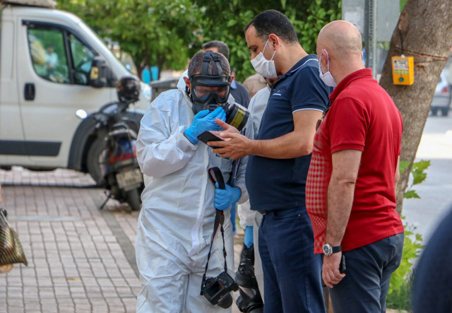 Antalya'da postacı kokuyu fark edince yalnız yaşayan avukat ölü bulundu - Resim: 0