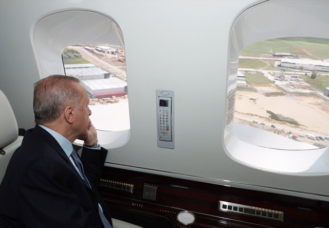 Erdoğan sel felaketinden etkilenen bölgede helikopterle incelemelerde bulundu - Resim: 0
