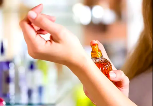 Gün boyu mis gibi kokmak için bilmeniz gereken 5 taktik! - Resim: 0