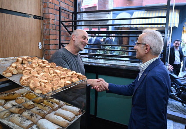Ulaştırma ve Altyapı Bakanı Uraloğlu, Beşiktaş'ta ziyaretlerde bulundu - Resim: 0