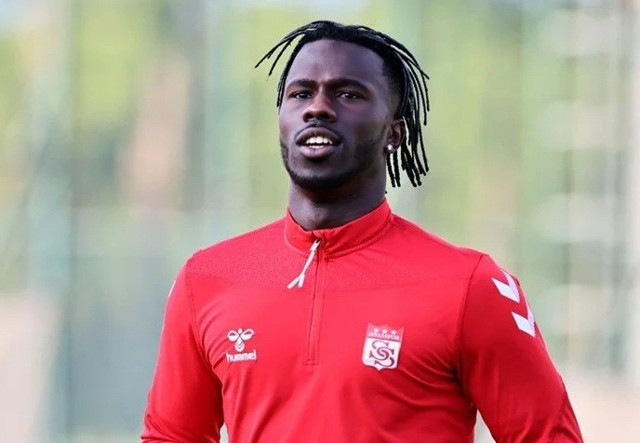 Sivasspor'da şok ayrılık! Sözleşmesinin feshedildi - Resim: 0