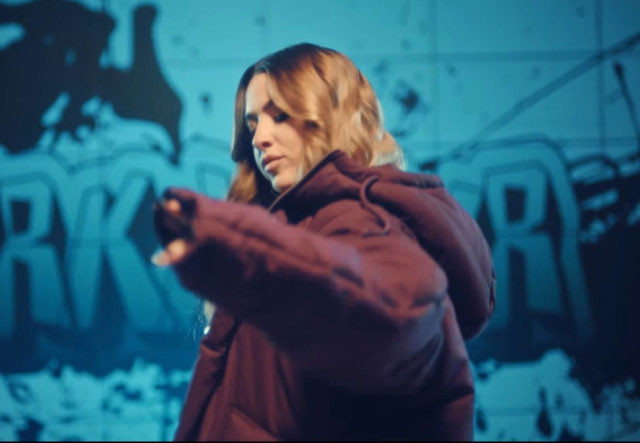 Hadise'den çok konuşulacak klip yoksa pes mi etti! - Resim: 4